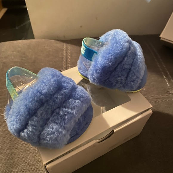 Infant ugg slippers - Picture 2 of 3